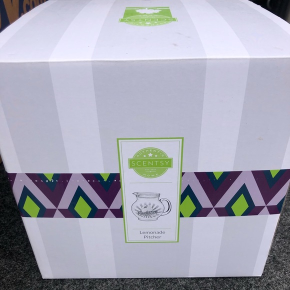 Scentsy âLemonade Pitcherâ tart warmer